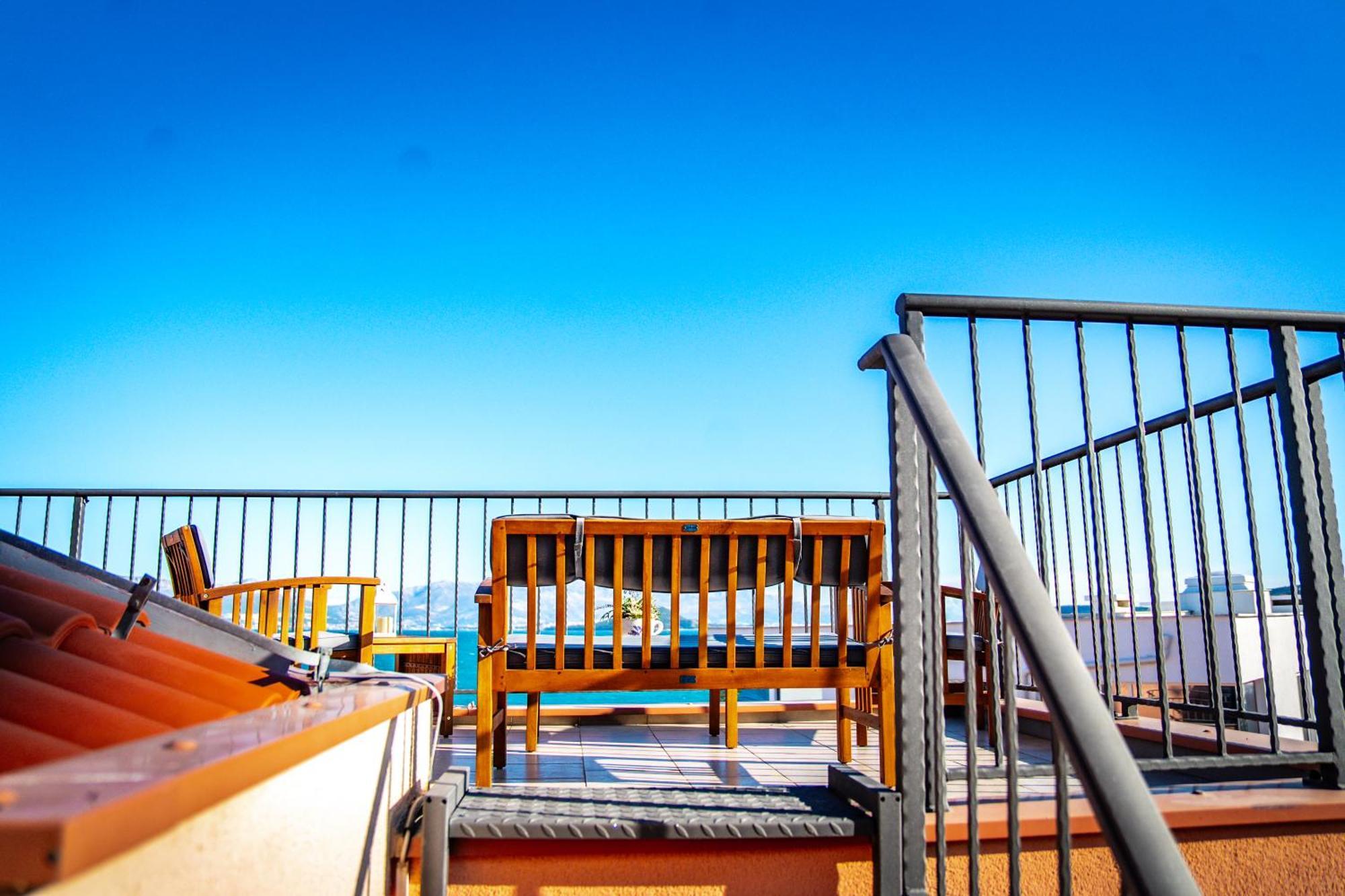 Regina Del Mare Apartment Slatine Exterior photo